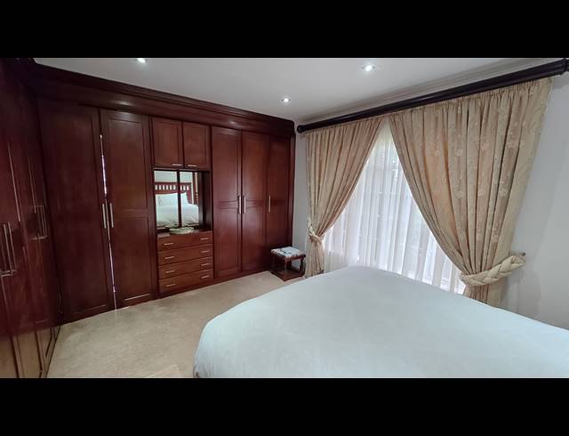 3 BEDROOM FREEHOLD FOR SALE IN HOWICK WEST